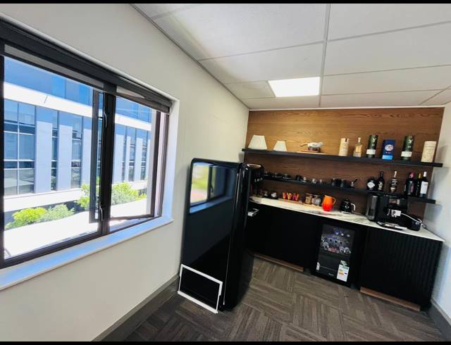 1,348M² OFFICE TO LET IN VORNA VALLEY